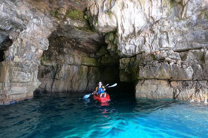 KAYAK & SNORKEL ADVENTURE - Sea Caves & Wild Coast Exploring