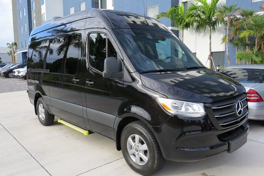 Private Transfer from Hotel in Miami to Port Miami. Up to 11 pax.