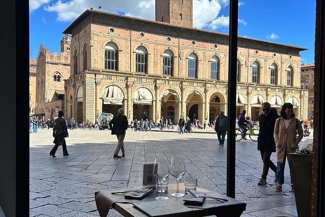 Bologna Food Tour and Enogastronomia Experience with Local Chef