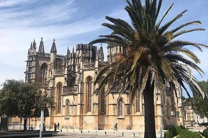 Fatima Tour + Batalha Monastery + Nazareth + Óbidos