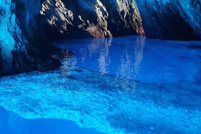 Private boat tour to the Blue Cave and Vis highlights
