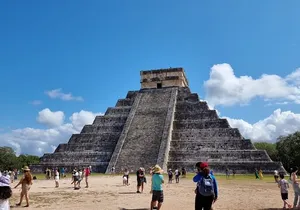 Tour de Dia a Chichén Cenote Ik Kil Cenote Suytun y Valladolid
