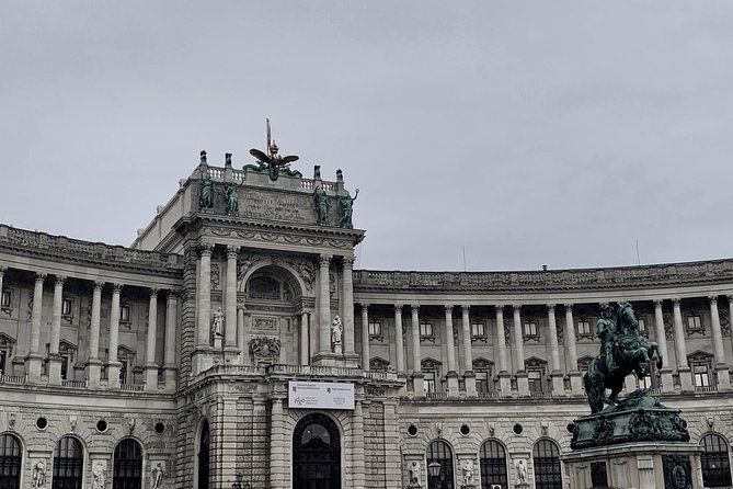 Private World War II Walking Tour in Vienna