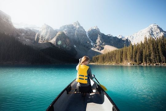 Banff/Canmore: Moraine Lake & Lake Louise Combo Tour