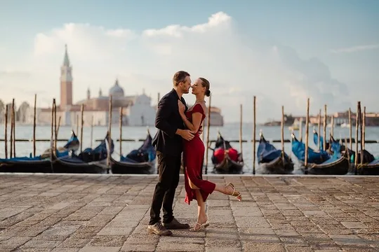 Exclusive Photoshoot for Couples and Families in Venice