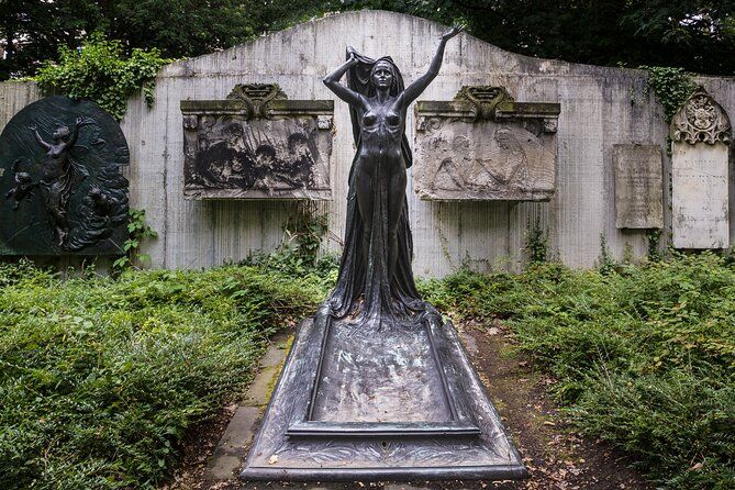 Corpses, Leprosy, Lucifer 75-minute Tour at the Old Cemetery