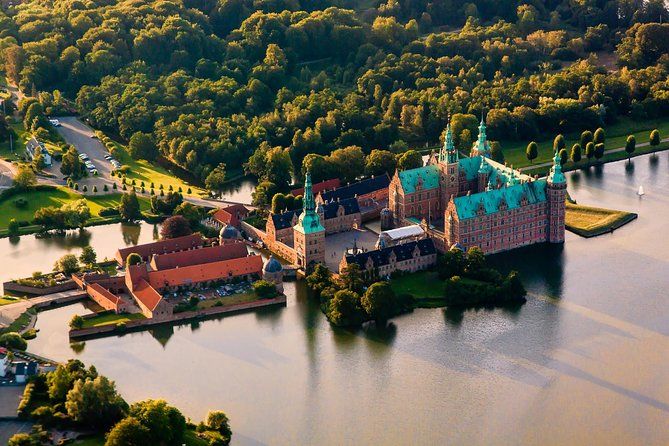 Copenhagen: Private VIP Tour to Frederiksborg Castle (snack incl)