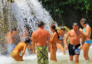 Dunn's River Falls, shopping and lunch