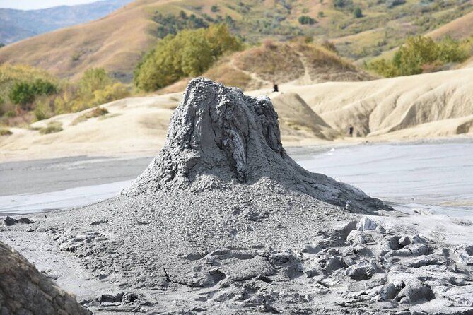 Muddy Volcanoes & Salt Mine - Private Tour