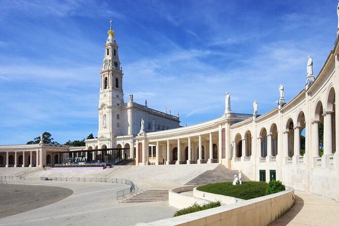 FULL DAY Private Tour to Fátima, Batalha, Nazaré, and Óbidos