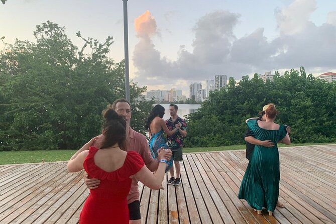 Outdoor Salsa Class Experience in San Juan