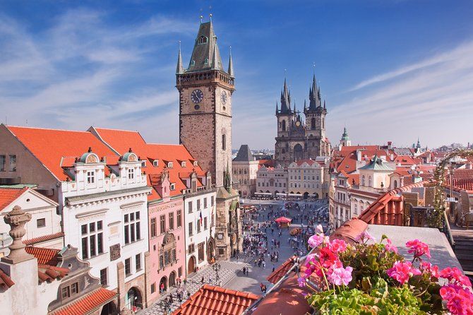 Private Transfer from Berlin to Prague with 2h of Sightseeing