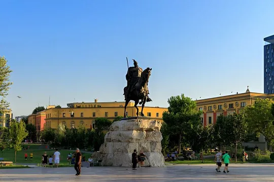 Cultural Tour in Tirana including House of Leaves
