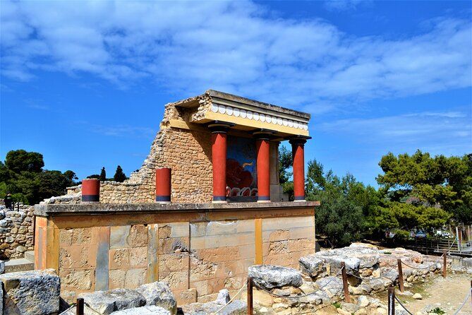 Knossos & Archaeological Museum Shared Guided Tour from Chania