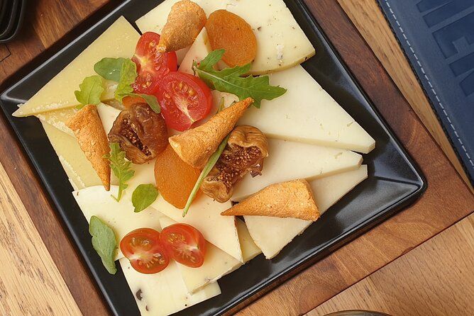 Private Food, Wine and History Tour in Zagreb in the best venues