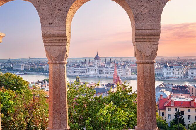 Budapest Scavenger Hunt & Highlights Self-Guided Walking Tour
