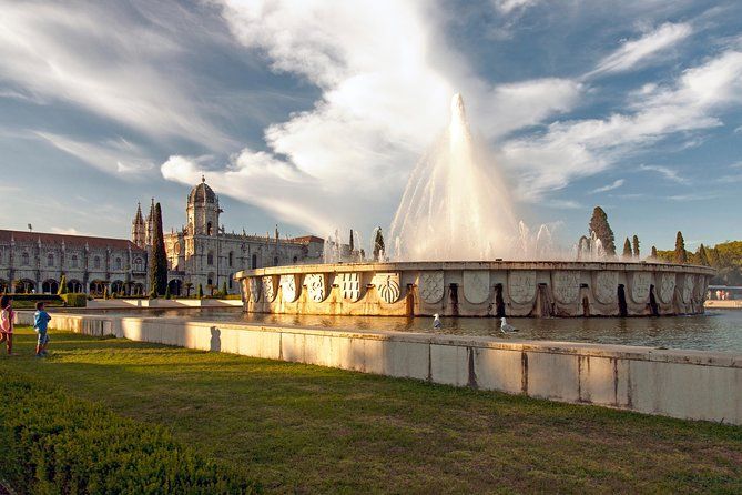 Lisbon and Sintra Essence 9H Private Tour from Lisbon or Cascais
