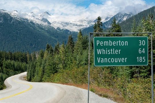YVR - Vancouver's Airport Whistler( Private Transfer Sightseeing Tour)