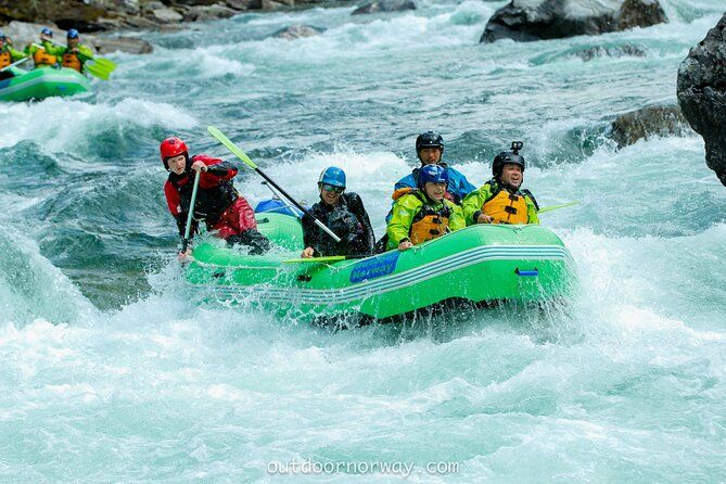 Whitewater Rafting Grade 3 to 4