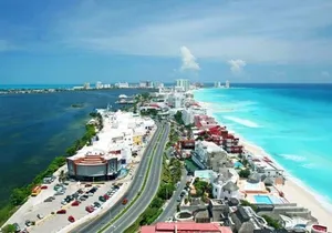 Cancun City Tour by Downtown and Turistic Hightlights on Open Bus