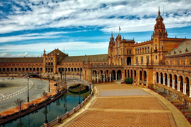 Private Transport Lisbon-Seville with 2 Stops on the Way