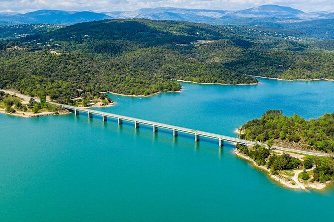 Provençal countryside, Authentic Villages and Lake Private Tour
