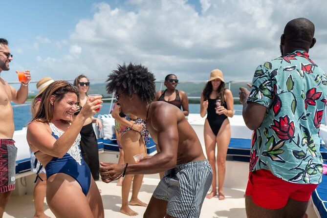 Deluxe 2-Hour Private Charter in Montego Bay with Open Bar
