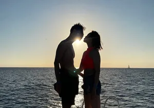 Waikiki Sunset & Wine Turtle Snorkeling Cruise