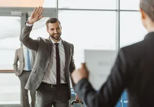 Honolulu Airport & Waikiki Hotels Private Transfer by Passenger Van(up to 14ppl)