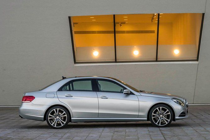 Private One-Way Transfer to OR from Madrid Airport with private pick up