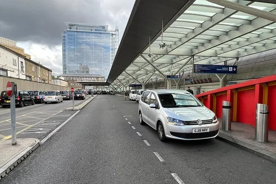 Heathrow Airport to/from London - Private Transfer + Meet & Greet