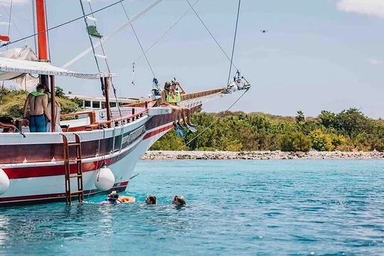 Luxury snorkel trip on a spacious wooden schooner and local lunch
