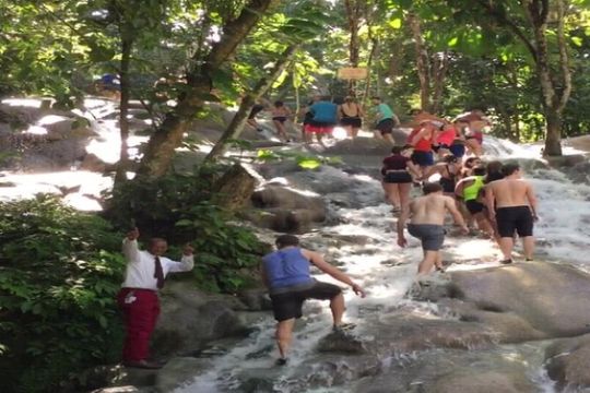 Day Tour To Dunn River Falls and Tubing