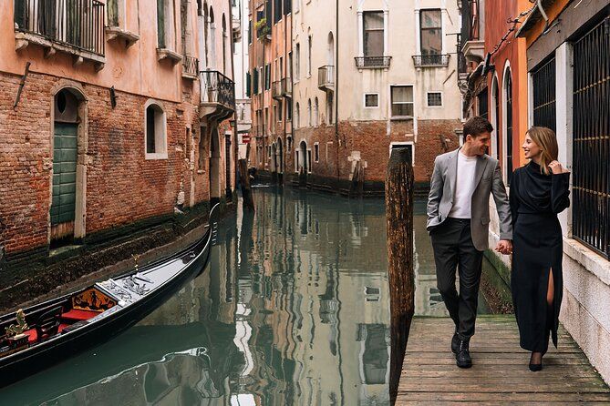 Photo session in hidden gems of Venice!