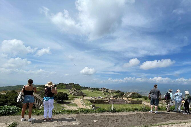 Tour to Monte Albán, Hierve el agua, Teotitlán Del Valle & Mezcal
