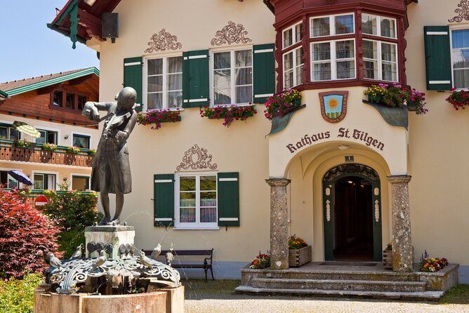 Festive Christmas Private Walking Tour in St. Gilgen