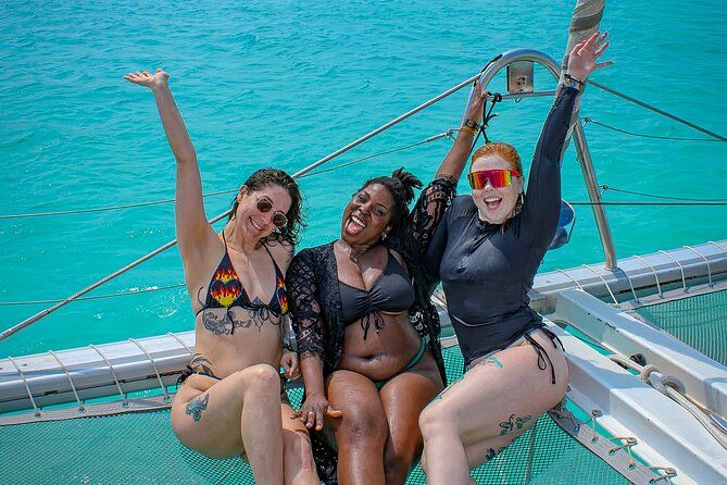 Deluxe Catamaran Tour to Isla Mujeres, Drinks, Snorkeling, Buffet