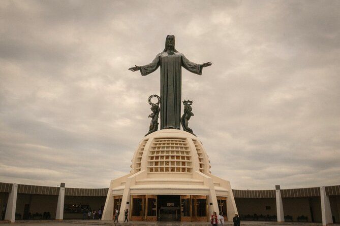 Christ the King, Traveling Mummies VS El Santo and Catrinas