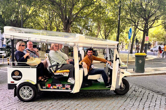 3h30 Tour | Lisbon Essentials: See, Taste and Learn with a Local