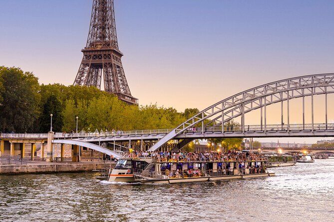 Seine River Sightseeing Cruise and Lunch at Le Bistro Parisien