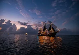 Cancun Lagoon Sunset Sailing Trip aboard classic Galeón with Dinner and Free bar