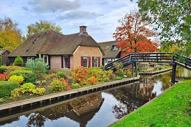 Giethoorn Day Tour w/ Boat Ride & Hotel Pickup