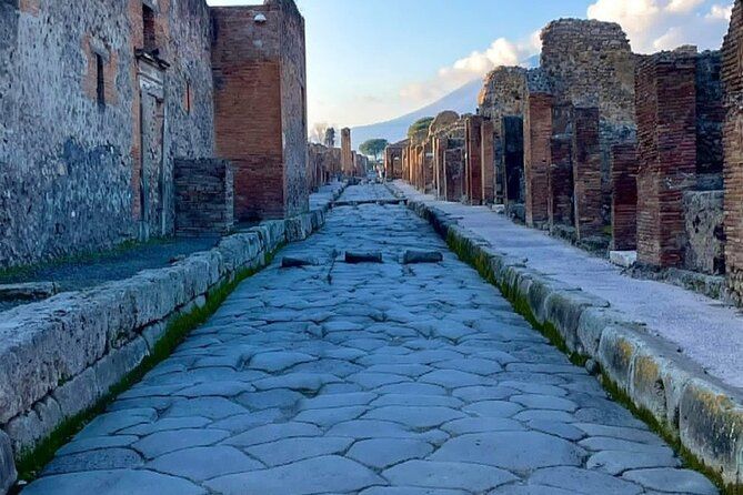 Guided tour of Pompeii