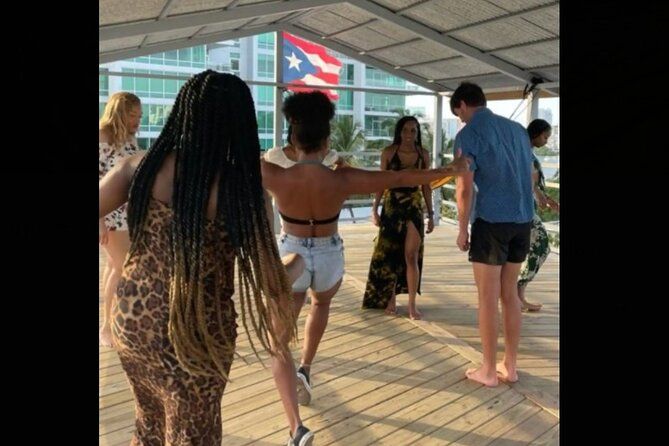 Learn Salsa in San Juan - Vivid beginner lesson
