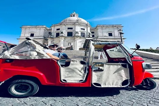 Private Tour Guide in Lisbon with Tuk Tuk