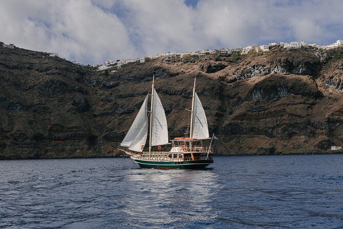 Santorini Private Cruise to Volcanic Islands and Hot Springs