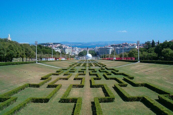 Lisbon Half day Tour in luxury car with local guide