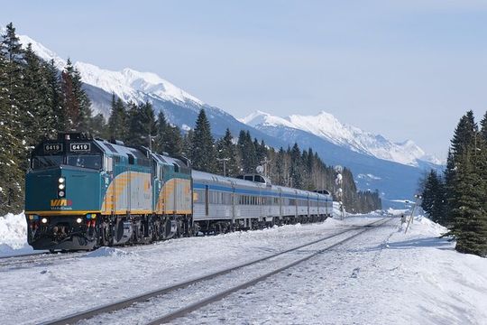 6-Day Winter VIA Rail Semi-Guided Tour from Vancouver to Calgary