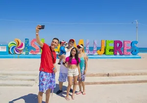 Catamaran Beach Club Isla Mujeres Tour