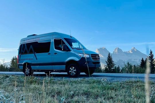 Calgary YYC Airport to Banff |Canmore| Kananaskis–Private Shuttle